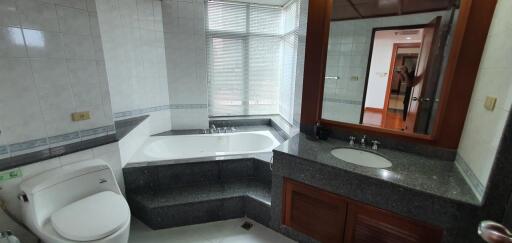 2 Bedrooms 2 Bathrooms Maidroom 150sqm Suan Phinit for rent 63000 Thb