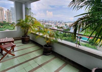2 Bedrooms 2 Bathrooms Maidroom 150sqm Suan Phinit for rent 63000 Thb