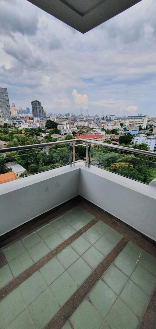 2 Bedrooms 2 Bathrooms Maidroom 150sqm Suan Phinit for rent 63000 Thb