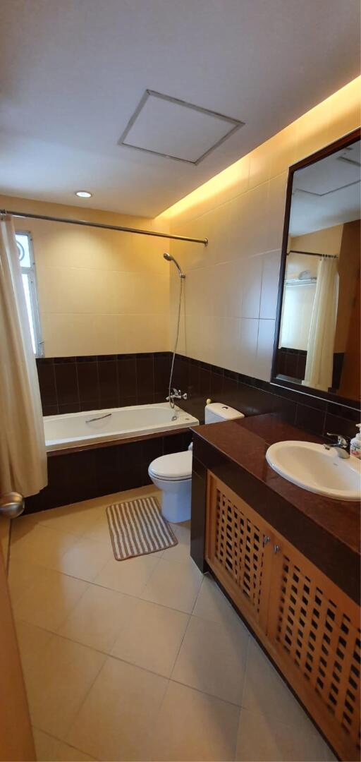 2 Bedrooms 2 Bathrooms Maidroom 175sqm Esmeralda for rent 65000Thb (Negotiable)