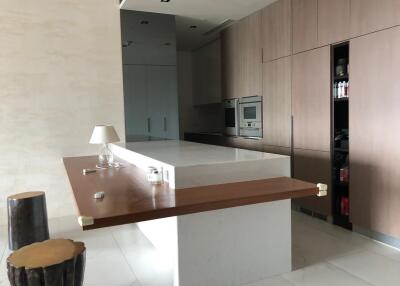 2 Bedrooms 2 Bathrooms Size 132sqm. 185 Ratchadamri for Rent 140,000 THB