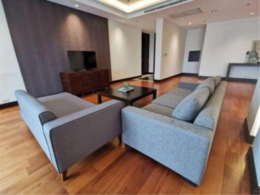 4 Bedrooms 4 Bathrooms Size 275sqm. Royal Residence Park for Rent 160,000 THB