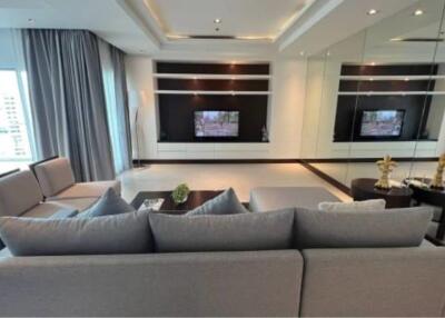 3 Bedrooms 4 Bathrooms Size 220sqm. Royal Residence Park for Rent 150,000 THB