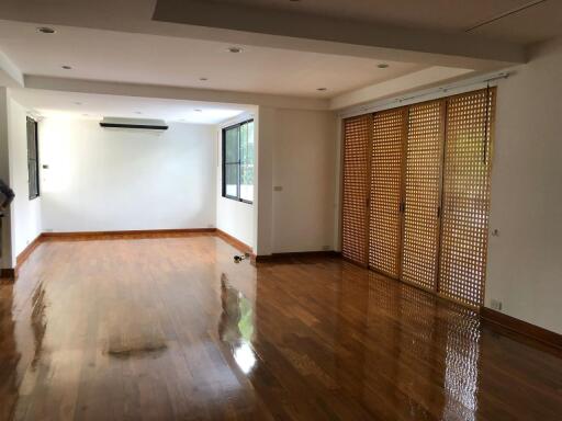 HOUSE  4 Bedrooms 4 Bathrooms Size 400sqm. Soi Thonglor for Rent 125,000 THB