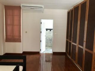 HOUSE  4 Bedrooms 4 Bathrooms Size 400sqm. Soi Thonglor for Rent 125,000 THB