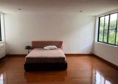 HOUSE  4 Bedrooms 4 Bathrooms Size 400sqm. Soi Thonglor for Rent 125,000 THB