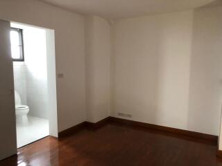 HOUSE  4 Bedrooms 4 Bathrooms Size 400sqm. Soi Thonglor for Rent 125,000 THB