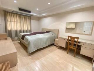 3 bedrooms 2 bathrooms size 140sqm. Royal Castle for Rent 50,000 THB for Sale 15mTHB