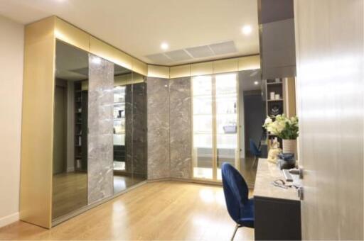 HOUSE  4 Bedrooms 5 Bathrooms Size 380sqm. compound Sukhumvit 39 for Rent 200,000 THB