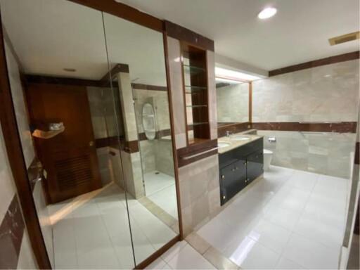 3 Bedrooms 4 Bathrooms Size 260sqm. President Park View Towers for Rent 55,000 THB