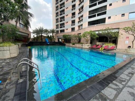 3 Bedrooms 4 Bathrooms Size 260sqm. President Park View Towers for Rent 55,000 THB