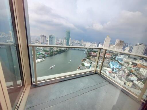 3 Bedrooms 3 Bathrooms Size 192sqm. Four Seasons Private Residences for Rent 250,000 THB