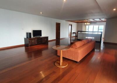 3 Bedrooms 4 Bathrooms + 1 maid room 250 sqm, Rental 60,000/month, Regent on the park 3 Sukhumvit 39