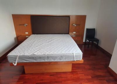 3 Bedrooms 4 Bathrooms + 1 maid room 250 sqm, Rental 60,000/month, Regent on the park 3 Sukhumvit 39