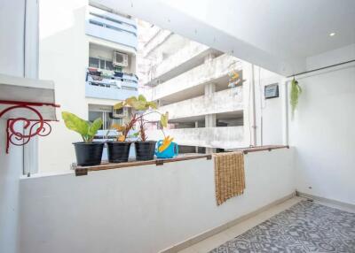 Vibrant Ready to Move Into 1 BR Condo to rent : Srithana Condo 1