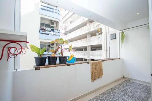 Vibrant Ready to Move Into 1 BR Condo to rent : Srithana Condo 1