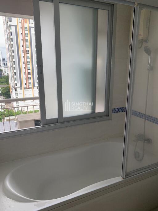 For RENT : Life @ Sathorn 10 / 2 Bedroom / 2 Bathrooms / 65 sqm / 35000 THB [10024893]