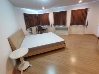 For RENT : P.W.T Mansion / 1 Bedroom / 1 Bathrooms / 76 sqm / 35000 THB [R11155]