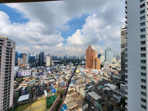 For RENT : The Lumpini 24 / 1 Bedroom / 2 Bathrooms / 55 sqm / 35000 THB [R11279]