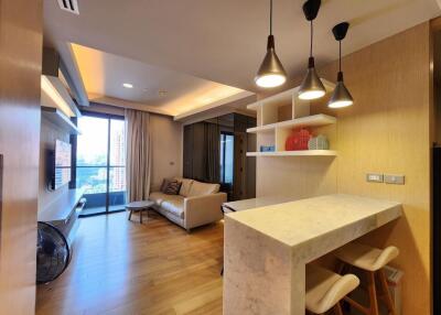 For RENT : The Lumpini 24 / 1 Bedroom / 2 Bathrooms / 55 sqm / 35000 THB [R11279]