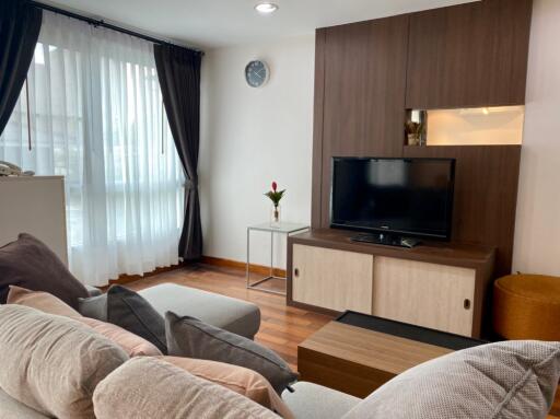 For RENT : The 49 Plus 2 / 2 Bedroom / 2 Bathrooms / 77 sqm / 35000 THB [R11399]