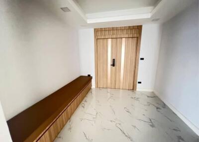 3 Bedrooms 3 Bathrooms Size 223sqm. President Park Sukhumvit 24 for Rent 65,000 THB