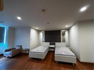 4 Bedrooms 5 Bathrooms Size 375sqm. President Park for Rent 120,000 THB