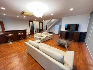 4 Bedrooms 5 Bathrooms Size 375sqm. President Park for Rent 120,000 THB