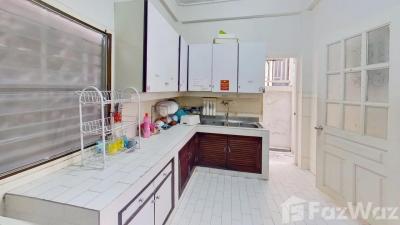 4 Bedrooms 4 Bathrooms Size 250sqm. 8 Sukhumvit for Rent 90,000 THB