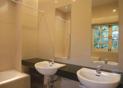 4 Bedrooms 4 Bathrooms Size 320sqm. Prompak Garden for Rent 100,000 THB