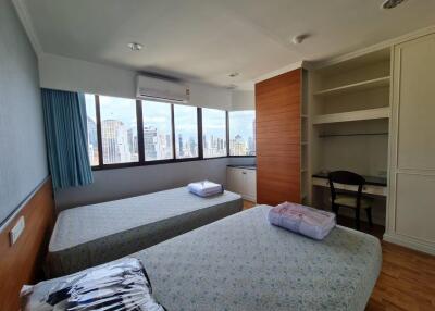 2 Bedrooms 2 Bathrooms Size 128sqm. Lake Avenue Condominium for Rent 50,000 THB