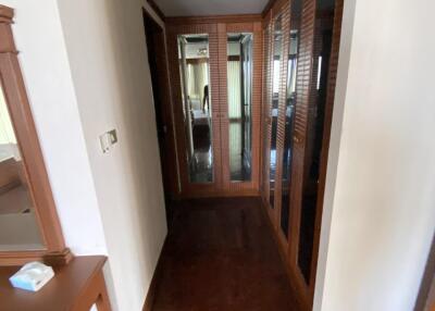 2 Bedrooms 2 Bathrooms Size 128sqm. Lave Avenue for Rent 40,000 THB