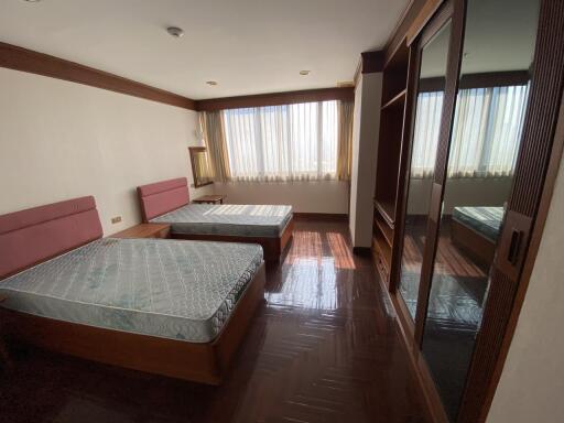 2 Bedrooms 2 Bathrooms Size 128sqm. Lave Avenue for Rent 40,000 THB