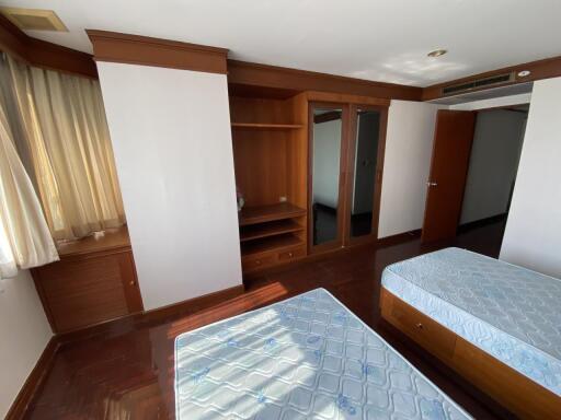 2 Bedrooms 2 Bathrooms Size 128sqm. Lave Avenue for Rent 40,000 THB