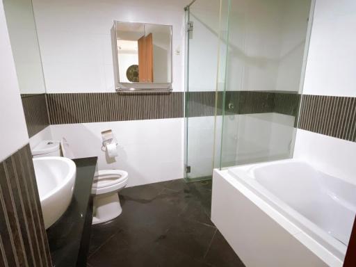 1 Bedroom 1 Bathroom Size: 70 sq.m. Rental Price: 39,000/month Sale: 11,900,000 MTB Urbana Sathorn 1