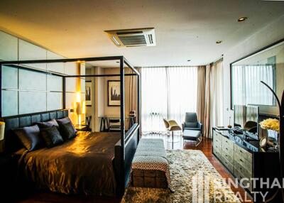 For RENT : Townhouse Ekkamai / 4 Bedroom / 5 Bathrooms / 391 sqm / 110000 THB [7937063]