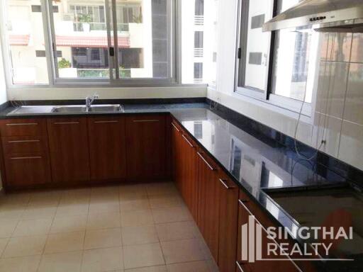 For RENT : Prasanmitr Thani Tower / 3 Bedroom / 3 Bathrooms / 221 sqm / 110000 THB [7997464]