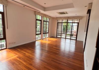 For RENT : House Phrakanong / 4 Bedroom / 4 Bathrooms / 437 sqm / 190000 THB [R11604]