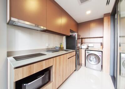 For SALE : Taka Haus Ekamai 12 / 2 Bedroom / 2 Bathrooms / 62 sqm / 11000000 THB [S11592]