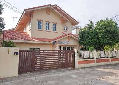 4 Bedrooms House in Baan Fah Rim Haad Jomtien H009214