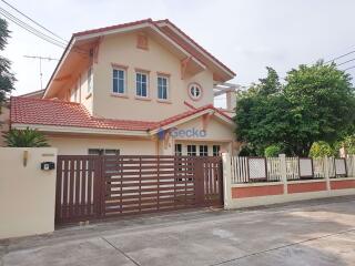 4 Bedrooms House in Baan Fah Rim Haad Jomtien H009214