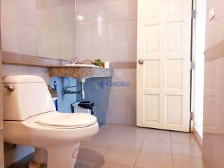 4 Bedrooms House in Baan Fah Rim Haad Jomtien H009214