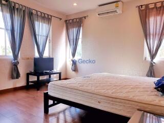 4 Bedrooms House in Baan Fah Rim Haad Jomtien H009214