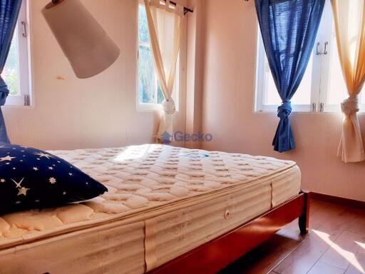 4 Bedrooms House in Baan Fah Rim Haad Jomtien H009214
