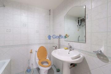 2 Bedrooms Condo in Sombat Condotel Pratumnak C010767