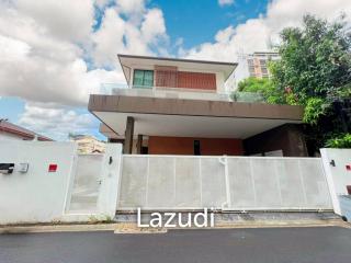 7 Bed 8 Bath 625 SQ.M House in Soi Intamara 29