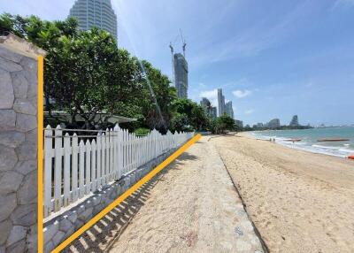 7,952 Sqm. Land listed for ฿ 850,000,000.