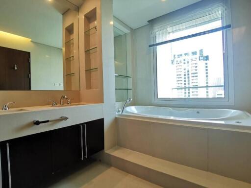 259 Sqm., 4 Beds, 5 Baths Condo listed for ฿ 72,000,000.