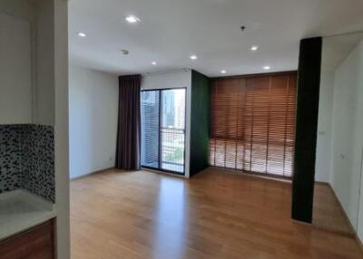 39 Sqm., Studio, 1 Bath Condo listed for ฿ 5,700,000.