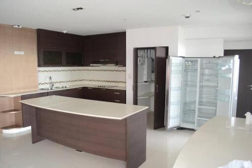 386 Sqm., 5 Beds, 4 Baths Condo listed for ฿ 46,400,000.